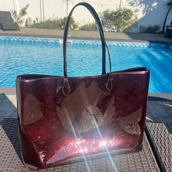 Louis Vuitton Vernis Wilshire Monogram MM Amarante Tote. - Picture 1 of 15